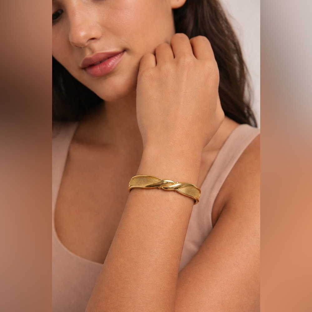 ✨Monet Gold-Tone Textured Bracelet | Vintage & Collectible ✨